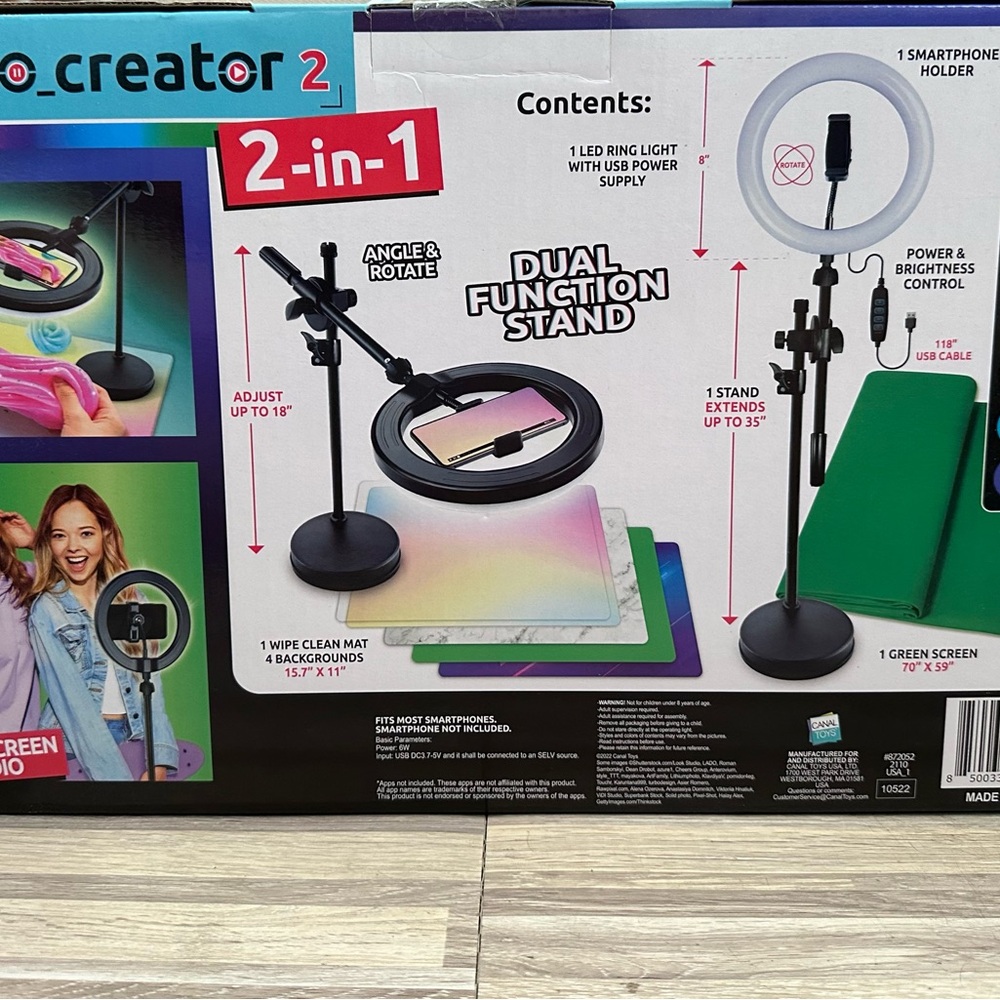 Studio creator with green screen